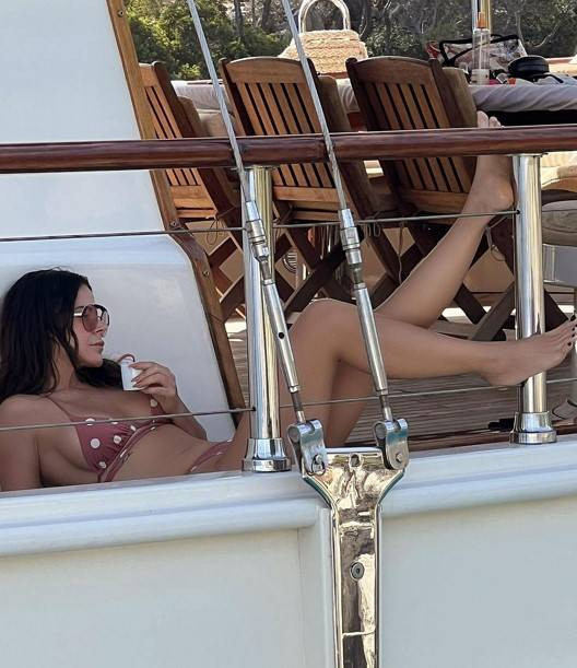 Simge Sağın'dan 'Eylül' pozları. Bikinisini giydi tekneden paylaştı - Resim: 7